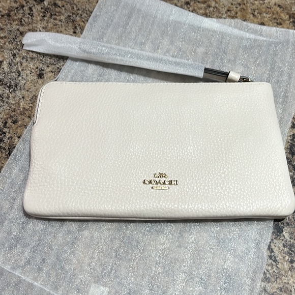 Coach X Peanuts Large Corner Zip Wristlet With Woodstock - Picture 5 of 7